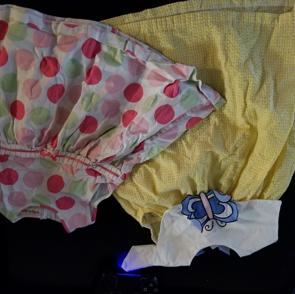 Clothes - Picture 2 of 3